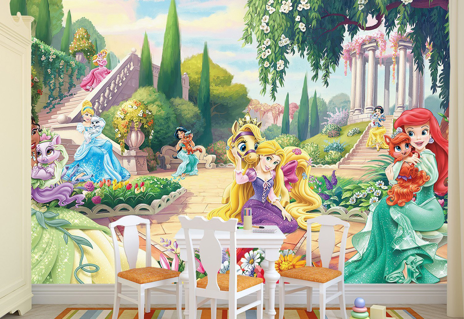 Fototapet pentru copii - Printesa în grădină, Disney