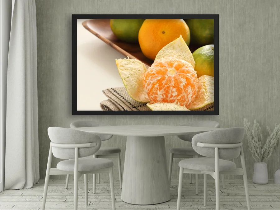 🍊 Картина с мандарином в чёрной раме