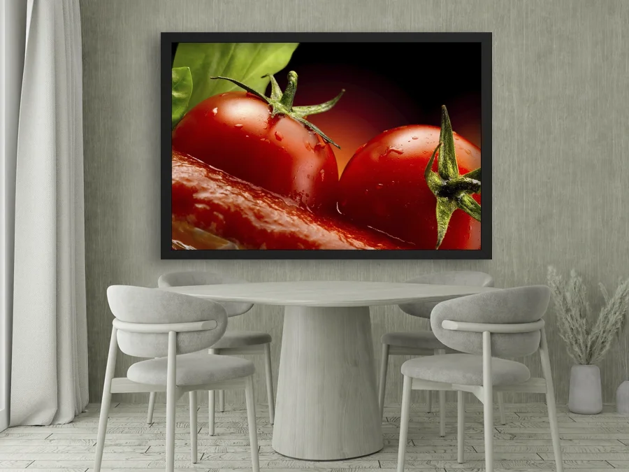 🍅 Картина с помидорами и соусом в чёрной раме