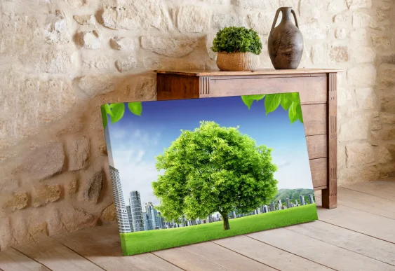 🌳 Tablou pe panza Copac verde pe fundalul orasului