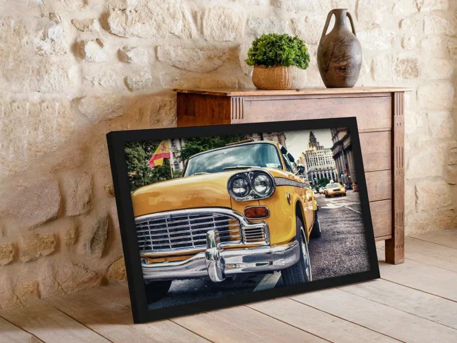 🚕 Taxi retro galben în oraș