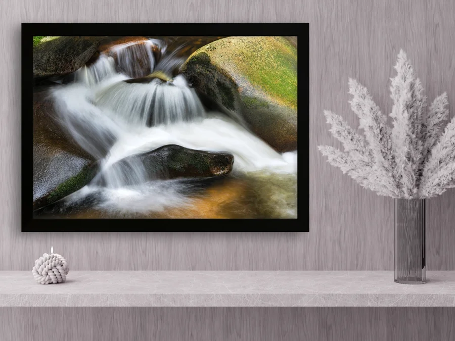 💧 Tablou „Pârâu de munte printre pietre”