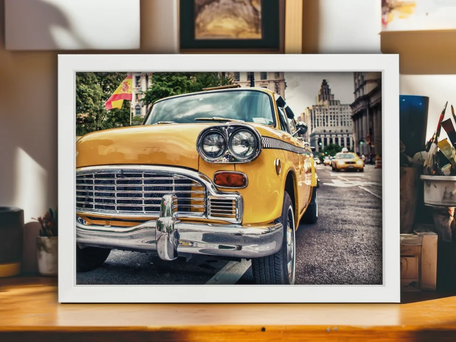 🚕 Taxi retro galben în oraș