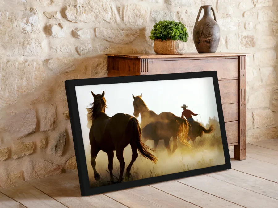 🐎 Cai în galop la apus cu cowboy în ramă