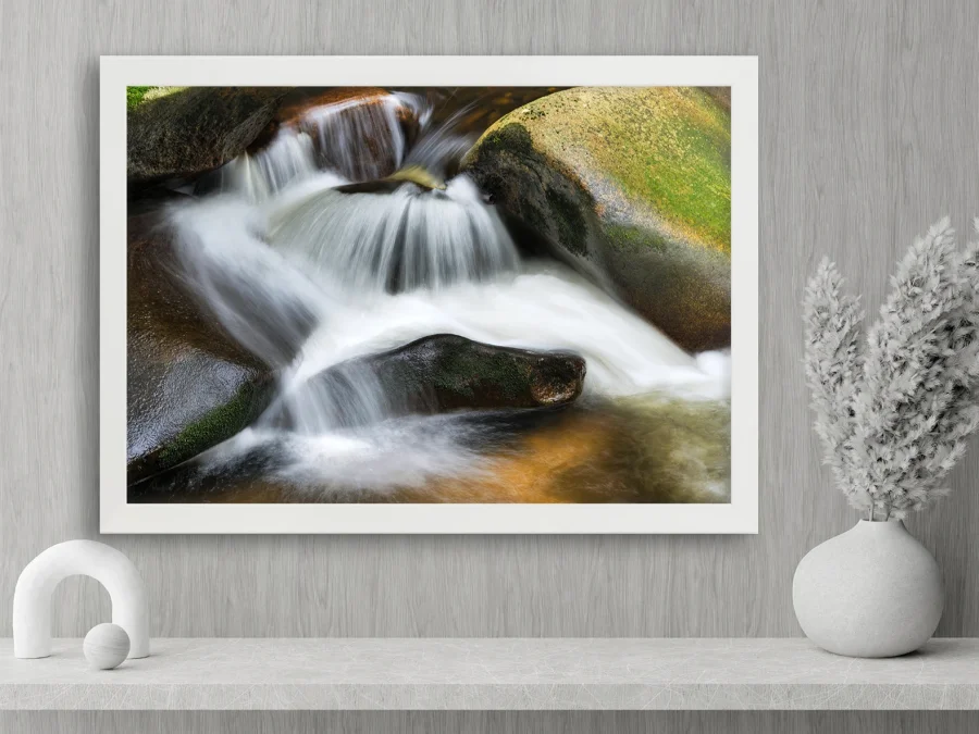 💧 Tablou „Pârâu de munte printre pietre”