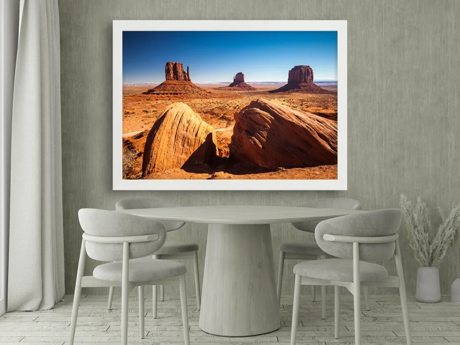 🏜️ Tablou „Stânci deșertice sub cer intens”