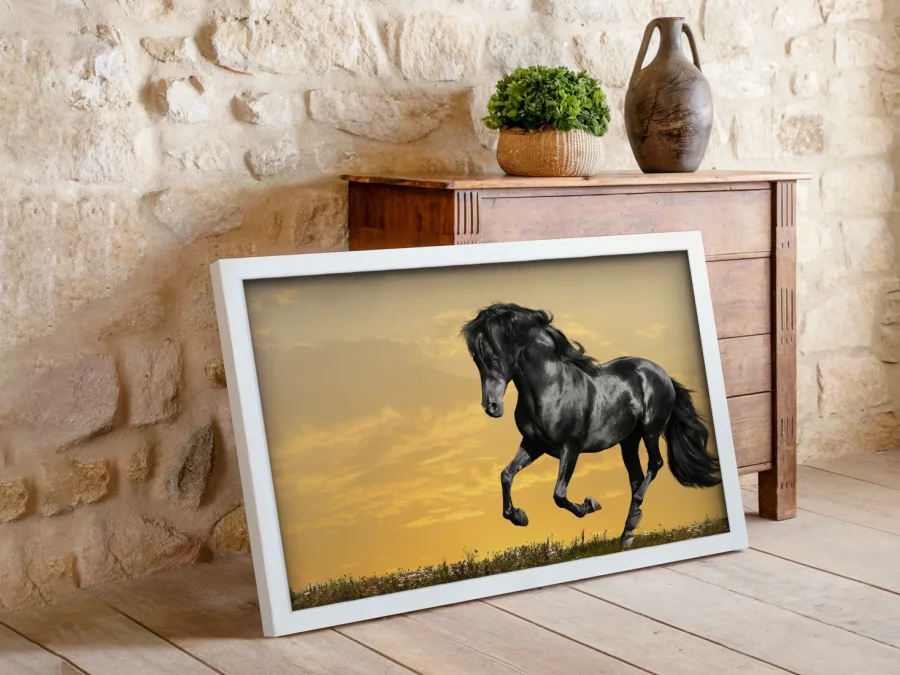 🐎 Cal negru la apus în mișcare în ramă