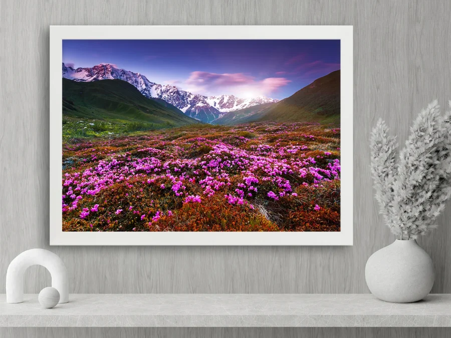 🌸 Tablou „Flori de munte cu vârfuri înzăpezite”