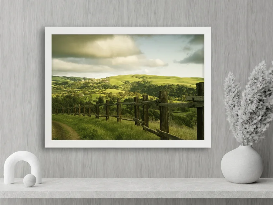 🌿 Картина «Зелёные холмы и деревенская дорога»