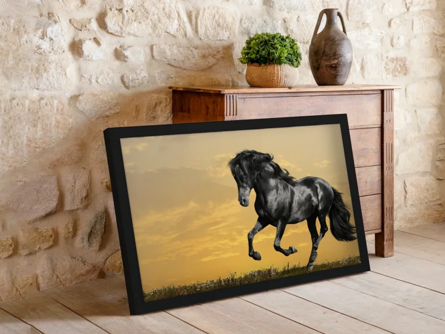🐎 Cal negru la apus în mișcare în ramă